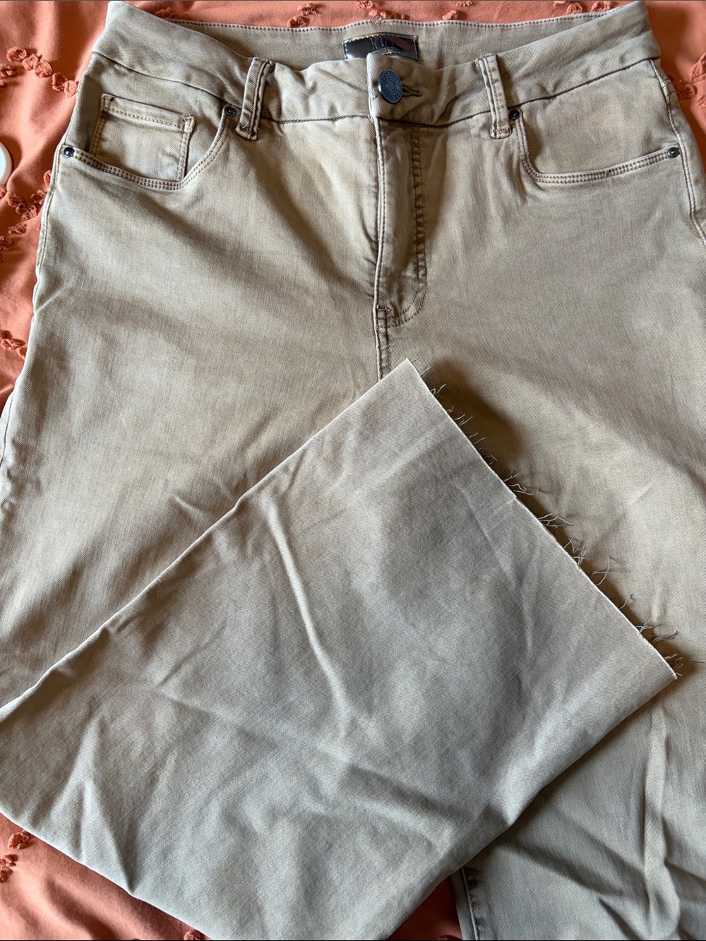 Kut from the Kloth Straight Leg Jeans in Light Khaki